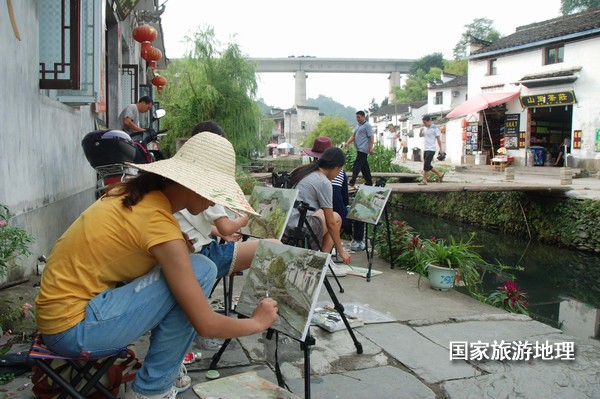 　　9月13日，座落在婺源縣秋口鎮(zhèn)李坑村“小橋、流水、人家”創(chuàng)作寫生基地的李坑章文灑店農(nóng)家樂。