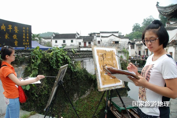 　　9月13日，座落在婺源縣秋口鎮(zhèn)李坑村“小橋、流水、人家”創(chuàng)作寫生基地的李坑章文灑店農(nóng)家樂。
