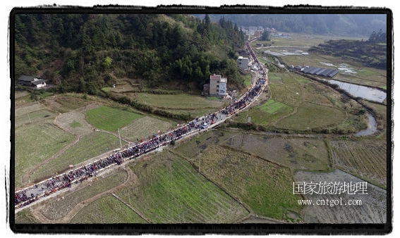 1700桌合攏宴，總長3.7公里，10380人同桌就餐，創(chuàng)歷史之最